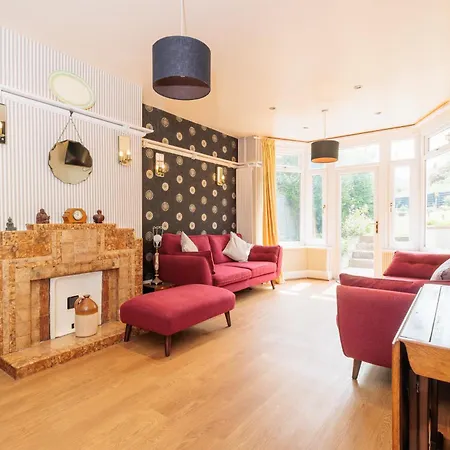 Cornellian Retreat - Charming Rural Fringe 1930's Semi Detached * Scarborough