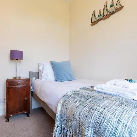 Dom wakacyjny Cornellian Retreat - Charming Rural Fringe 1930's Semi Detached Scarborough