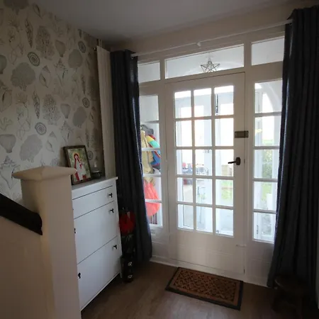 Cornellian Retreat - Charming Rural Fringe 1930's Semi Detached * 스카버러