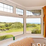 Ferienhaus Cornellian Retreat - Charming Rural Fringe 1930's Semi Detached *